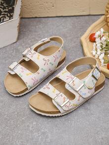 Dép xăng đan đế bằng in họa tiết graffiti dễ thương cho bé gái, có khóa dán điều chỉnh, đế mềm nhẹ chống trơn trượt, thích hợp cho mùa hè. - Màu be - Xem 3