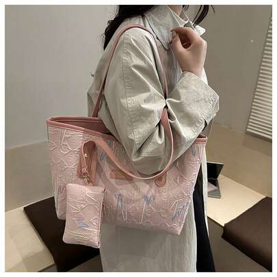 Bộ 2 túi tote dung tích lớn kèm ví, chất liệu giả da mềm mại, họa tiết chần bông màu hồng anh đào, thêu hình điện tâm đồ nhiều màu sắc, bền và chống nhăn, có thể đeo vai hoặc xách tay, kiểu dáng ngọt ngào và dịu dàng, phù hợp cho công việc, trường học, mua sắm, hẹn hò. Túi nữ mới năm 2026, đựng được tài liệu A4 và laptop, tuyệt vời cho phụ nữ công sở và sinh viên vào mùa xuân/hè.