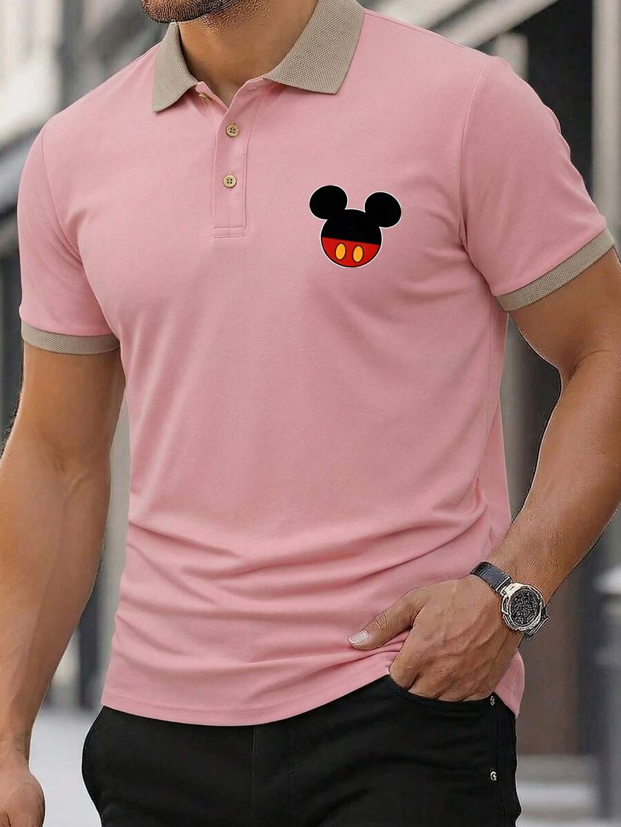 Officially Licensed By Disney: Men's New Summer Short-Sleeve Polo Shirt Featuring A Mickey Mouse Graphic Print Logo. Boasting A Vintage American Aesthetic And A Sophisticated Business-Style Collar, This Versatile Top Serves As An Excellent Layering Piece And Is Ideal For Golf. - Hồng - Xem 1