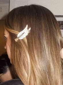 1pc Cute Wing Shaped Hair Clip, Painless Hair Clip, Dopamine Makeup Clip, Side Bangs Clip, Hair Accessory - Multicolor - View 2