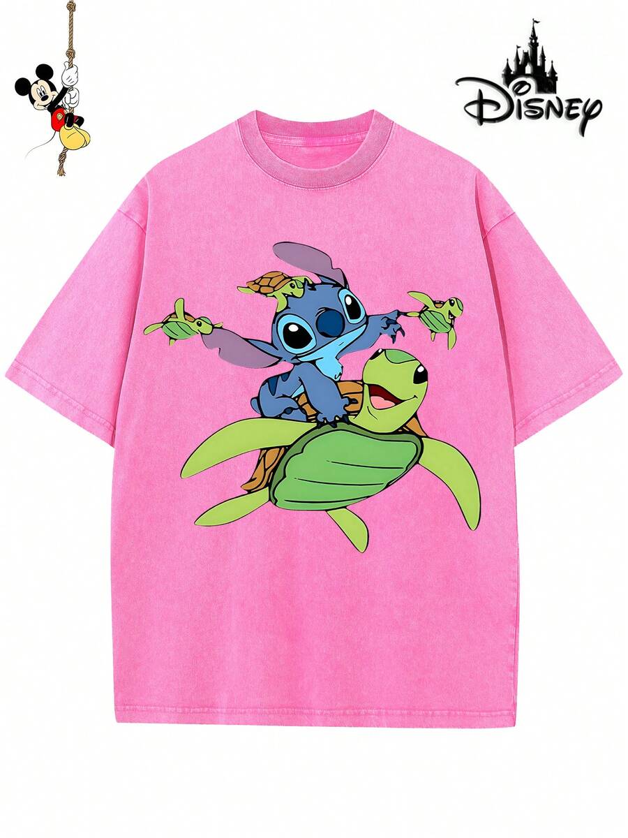 Disney-Licensed Men's Cotton T-Shirt For The 2026 Family Holiday. Featuring A Stitch Motif, Washed Crew Neck, Soft And Comfortable Feel, Easy Care And Suitable For Various Occasions Such As Holidays, Everyday Life And Commuting – Full Of Festive Spirit. - 玫紅色 - 查看 1