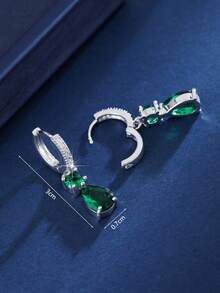 一对优雅的立方氧化锆水滴形吊坠耳环，适合女士参加派对和作为礼物赠送。 - W17872 - 查看 7