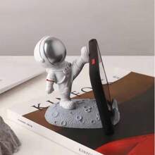 1 pièce Support créatif pour téléphone et tablette en forme d'astronaute - Matériau ABS durable, design de dessin animé mignon avec figurine d'astronaute dynamique, convient pour la maison, le bureau, les cours en ligne, la décoration d'astronaute - Multicolore - Voir 3