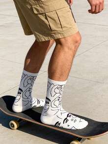 1 Pair Men's White Base Face Line Pattern Mid-Calf Socks, & Versatile For Daily Wear, All Seasons - Black and White - View 3