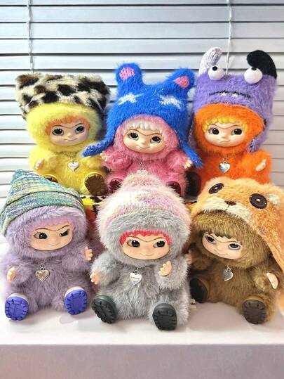 Miniso 名创优品怪兽系列毛绒公仔，可爱盲盒收藏公仔，配有心形吊坠和可拆卸帽子，填充公仔，美观的桌面摆件，是生日、万圣节、圣诞节、情人节、复活节等节日送给粉丝和成年人的理想惊喜礼物。