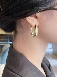 1 Đôi bông tai khoen tròn bằng đồng trơn, kiểu dáng tối giản, cá tính, tinh tế, đa năng, phù hợp cho phụ nữ đeo hàng ngày và trong các dịp lễ hội. - Hình tròn hình học - Xem 3