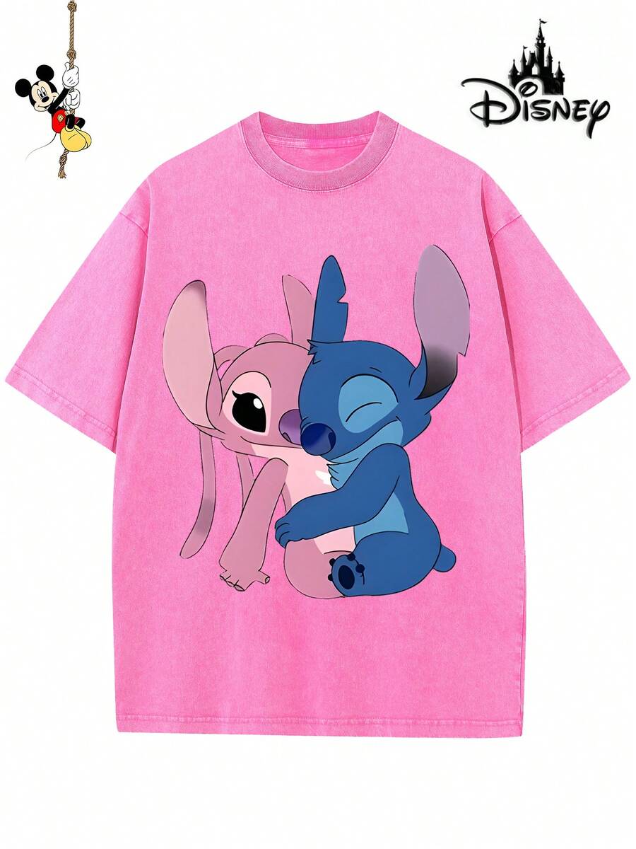 Disney-Licensed Men's Cotton T-Shirt For The 2026 Family Holiday. Featuring A Stitch Motif, Washed Crew Neck, Soft And Comfortable Feel, Easy Care And Suitable For Various Occasions Such As Holidays, Everyday Life And Commuting – Full Of Festive Spirit. - 玫紅色 - 查看 1