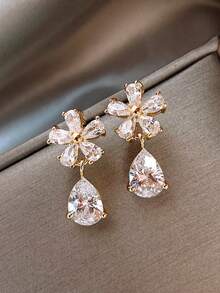 一对优雅的个性化水钻花朵泪滴吊坠耳环，适合女性日常佩戴，也适合节日、约会和派对等场合。 - 花朵水滴 - 查看 3