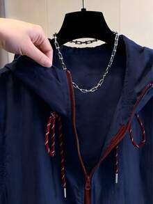 女士藏蓝色无袖背心外套，春夏款，时尚撞色拉链连帽衫，带抽绳，轻盈无内衬设计，百搭舒适，适合日常出行、度假等多种场合，女士休闲上衣 - 藏蓝色 - 查看 4