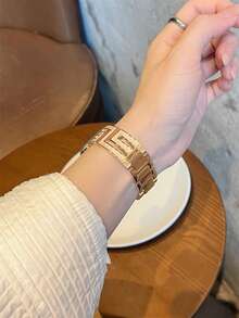 1条不锈钢表带，兼容 42mm、38mm、40mm、41mm、44mm、45mm、46mm、49mm，时尚智能手表替换表带，适用于Series Ultra2、Ultra SE2、SE 11、10、9、8、7、6、5、4、3、2、1，可作为学生返校礼物 - 金色 - 查看 6