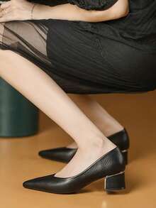 Women's 5cm Black Pointed Toe Flat Pumps, 2026 Spring/Autumn 5cm Chunky Heel Black Pointed Toe Pumps Suitable For Interview, Office, Career Outfit - Black - View 11