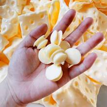 1个2026新款7厘米方形超薄芝士球慢回弹玩具，TPR外壳，慢回弹，生日、节日、情侣、圣诞节、游戏玩家、减压的理想礼物 - 彩色 - 查看 12