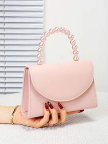 这款优雅精致的纯色仿珍珠手柄派对手提包，奢华优雅的翻盖手拿包，也可作为单肩包使用，配有可拆卸金属链。它时尚百搭，是派对女孩和女士的理想之选，尤其适合派对、婚礼、舞会和盛大晚宴等场合，也是馈赠女性的绝佳礼物。 - 粉色 - 查看 2