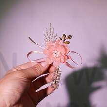 1枚高级粉色玫瑰金属合金优雅胸针，适合新郎、新娘、伴郎、伴娘、婚礼、订婚、活动、派对、旅行、盛会、学校庆典等场合佩戴。 - 珊瑚粉 - 查看 3