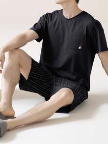 男士休闲条纹印花短袖短裤睡衣套装（2件套），柔软透气，可作睡衣穿着。 - 黑色 - 查看 1