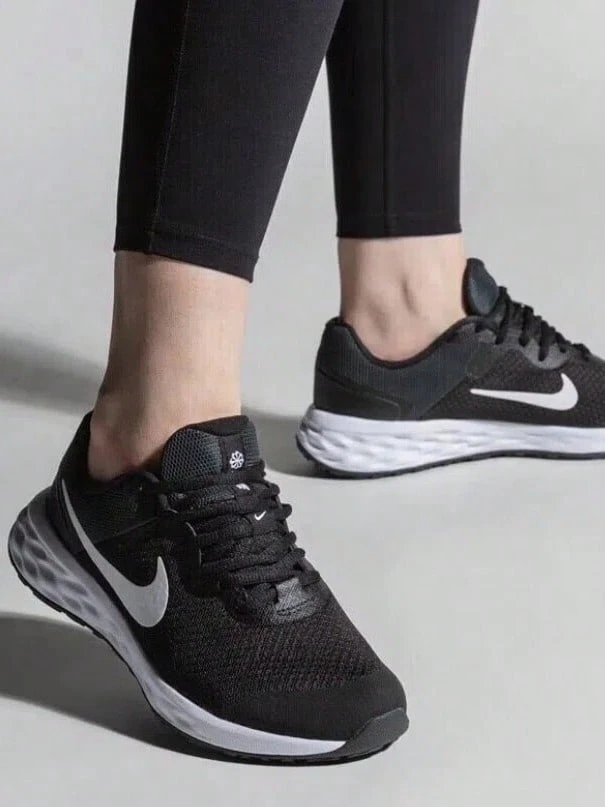 Giày chạy bộ trẻ em Nike REVOLUTION 6 Mesh Low-Top, màu đen và trắng. - Đen và trắng - Xem 1
