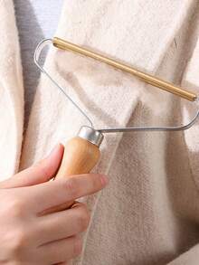 1 chiếc dụng cụ loại bỏ xơ vải cầm tay có thiết kế chữ "Hello", dùng để loại bỏ xơ vải trên áo len, áo khoác, thảm, ghế sofa. - A - Xem 1