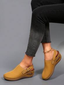 Sandalias de cuña estilo europeo y americano para mujeres, zapatos casuales con hebilla y correa trasera, calzado de cuero mate versátil para ir y venir - Cuero amarillo - Ver 7