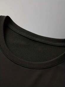 Disney A Men'S T-Shirt From The Cars Theme Series, Featuring A Casual Short-Sleeve Design With A Round Neck. It'S Comfortable, Breathable, And Lightweight - màu đen - Xem 4