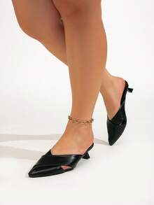 Giày mule mũi nhọn màu đen mới mùa hè 2026 với quai chéo, phù hợp cho phụ nữ có bàn chân rộng, kiểu dáng thanh lịch với gót thấp giúp thon gọn vóc dáng, sandal cao gót tối giản dành cho công sở. - màu đen - Xem 6