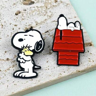  1 pieza Lindo pin de esmalte de Snoopy, broche de animación de dibujos animados, insignia para mochila, ropa, accesorios, joyería de anime, relleno de calcetines navideños, regalos de Navidad, Navidad, decoraciones navideñas (estilo aleatorio)