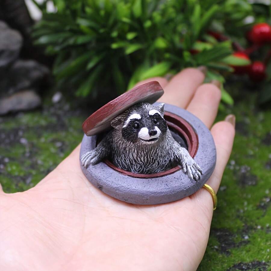1-Piece Set: Spring-Themed Creative Garden And Courtyard Resin Micro-Landscape, Raccoon Figurine Under A Manhole Cover, Creative Realistic Animal Decoration, Home Decor Item - 下水道浣熊 - 查看 1