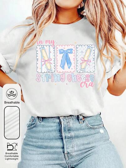 Áo thun nữ cỡ lớn tay ngắn cổ tròn in hình "Kỷ nguyên que phô mai" phong cách thường ngày, áo thun trắng nữ màu trắng thời trang và đa năng, họa tiết nơ xanh vui nhộn.