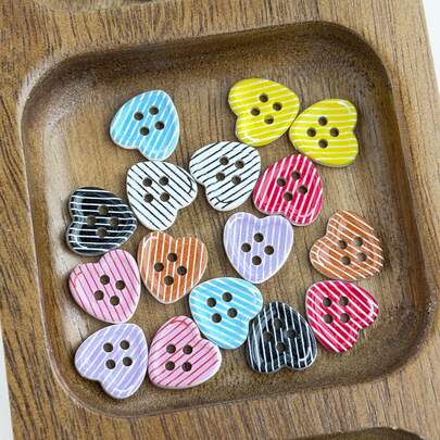 30 قطعة من أزرار قلب مطبوعة ملونة بطراز منقوش جديد، أزرار ديكور جميلة بطراز كاجوال، مواد DIY يدوية، اكسسوارات ملابس DIY، مواد سلسلة هاتف DIY وحبل مظلة، مواد DIY لتزيين الشعر والقبعات والحقائب والمحافظ