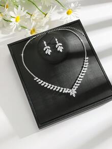 奢华水晶锆石新娘首饰套装，V形项链和耳环，也适合伴娘、晚礼服和派对佩戴 - 白色 - 查看 2