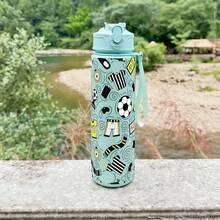1 pieza Botella de agua deportiva linda de 27oz con diseño de graffiti de fútbol, tapa abatible a prueba de fugas con pajita, conveniente para ir al trabajo, hacer ejercicio, correr, actividades al aire libre, excelente regalo de cumpleaños para ella - Multicolor - Ver 11