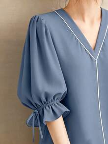 柔和V领浅蓝色七分袖抽绳荷叶边下摆通勤修身衬衫 - 霧霾藍 - 查看 3