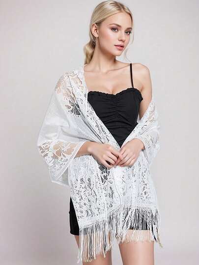 1件新款性感镂空刺绣纯色流苏披肩围巾（女士款）