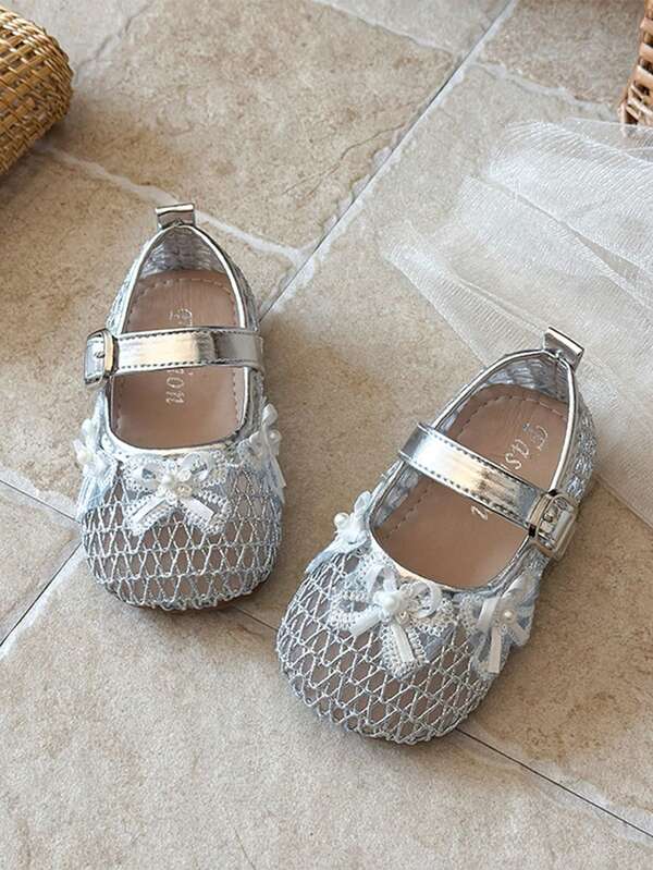 1 Pair Baby Girls' Silver Metallic Mesh With Faux Pearl Bow Decor, Glossy Synthetic Leather, Breathable Non-Slip Sole, Round Toe Low-Top Hook And Loop Closure, Flat Sweet Princess Mary Jane Shoes, Suitable For Party, Wedding, Daily Wear
