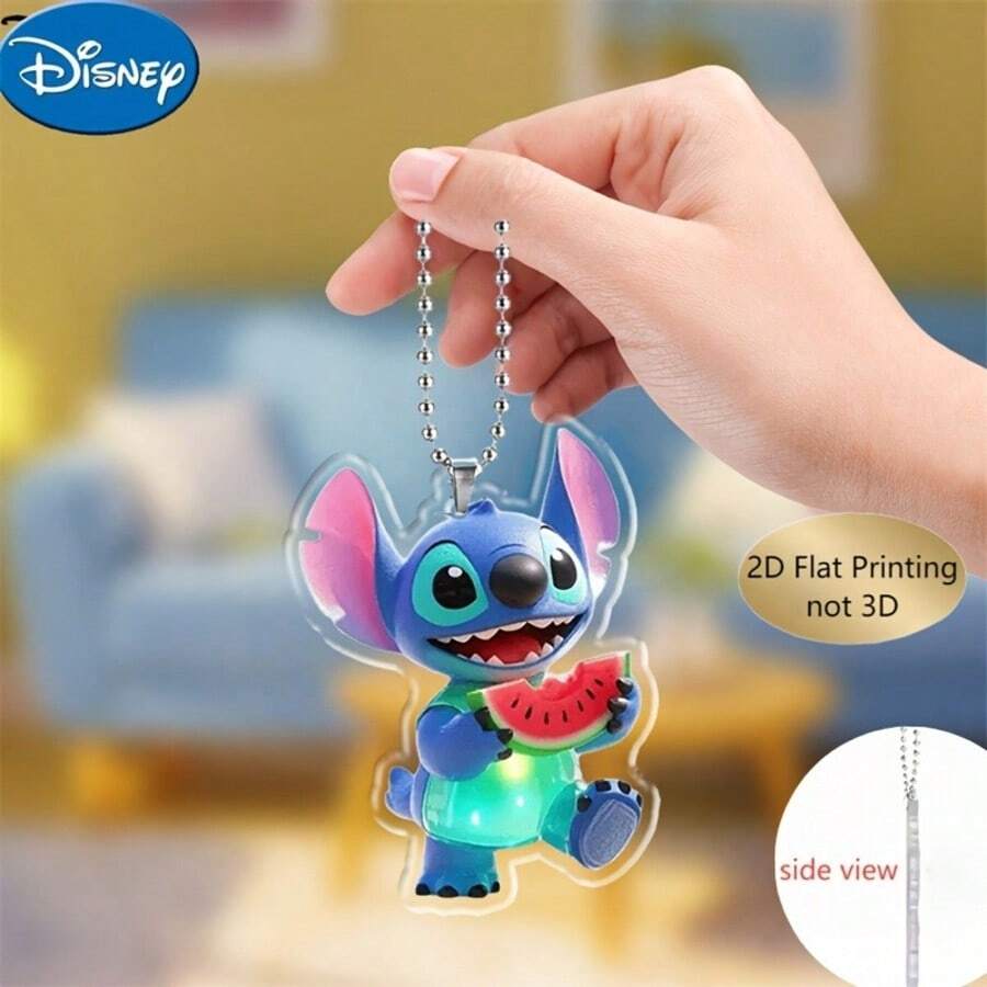 2D平面印刷，1个迪士尼亚克力吊坠，图案为史迪奇吃西瓜，可作圣诞树装饰、情人节情侣迪士尼装饰吊坠，用途广泛，可用于背包、钥匙扣、节日装饰、喜庆装饰，趣味十足，经久耐用，适合挂在车上、包包上、圣诞树上，趣味钥匙扣设计 | 耐用亚克力2D平面印刷 - 彩色 - 查看 1