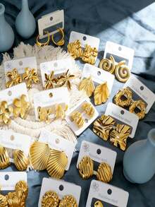 Stainless Steel Multi-Element Gold Earring Set, Retro Relief Metal Earrings, Perfect For Daily Wear, Parties, And Holiday Gifts - Multicolor - View 4