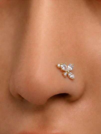 1个不对称蝴蝶造型合成锆石鼻夹，复古优雅风格，适合女性佩戴，日常、度假、派对等场合皆宜，是母亲节、感恩节、毕业季的绝佳礼物。