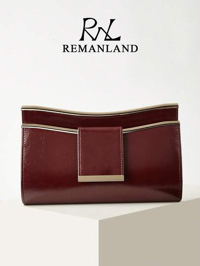 REMANLAND 这款简约高级的酒红色PU手拿包饰有金属饰边，线条简洁流畅，PU材质触感细腻，搭配简约的金色金属条纹和几何造型。无论是办公室客户晚宴还是晚间社交聚会，都能轻松驾驭，完美平衡专业气质与低调奢华。是馈赠女性的理想之选。