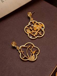 New Chinese Style Vintage 3D Hollow Plum Blossom Hair Accessory - Only The Plum Blossom Blooms Alone, A Subtle Fragrance Comes For Women's Banquets, Daily Wear, Parties, Festivals & Gifting - Gold - View 2