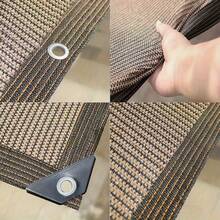 Malla de sombra para jardín con un 90 % de sombreado. Su diseño con hebillas de cobre es resistente y duradero, ideal para invernaderos y pérgolas. Entrega local rápida en México e incluye un kit de cuerdas para instalación profesional. - café - Ver 7