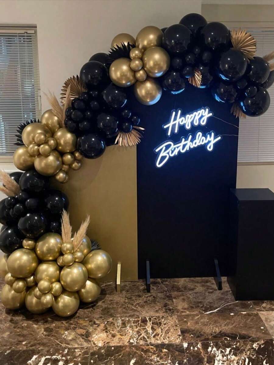 Bộ trang trí cổng bóng bay sang trọng hiện đại 74 món, bao gồm bóng bay cao su màu đen và vàng ánh kim, có các kích thước 18 inch, 10 inch và 5 inch. - Xem 1