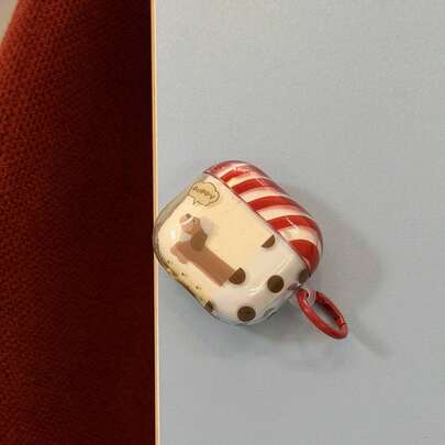 Estuche protector de auriculares con diseño de perro salchicha de dibujos animados a lunares y rayas de colores contrastantes + anillo colgante rojo, adecuado para Airpods 4ta/3ra/Pro/Pro2/2da/1ra/Pro 3ra generación, cierre duradero y , ajuste perfecto, accesorio de moda diario