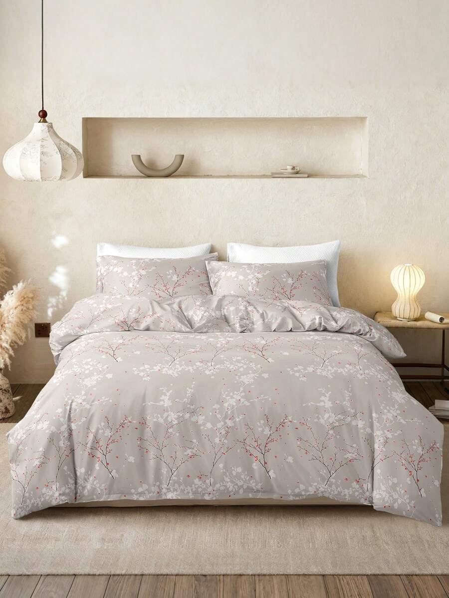 三件套水墨梅花印花被套，采用超柔软透气优质超细纤维面料，四季皆宜，可机洗，不易褪色，不起球，防缩水，抗皱，适合新式中式、现代简约、侘寂和清新风格，易于打理，适用于特大号/大号/标准双人床/单人床，是居家、宿舍、公寓、客房、度假屋、租赁和送礼的理想之选。 - 彩色 - 查看 1