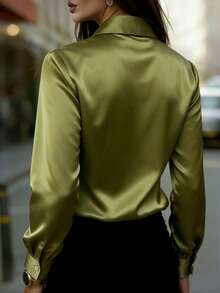 女士长袖纯色缎面纽扣衬衫，经典领型——优雅简约的办公室衬衫，适合工作、居家和日常穿着，四季皆宜的百搭上衣（春夏秋冬） - 橄欖綠 - 查看 2