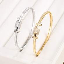 1 chiếc vòng tay nữ thiết kế khóa hình chữ nhật hình học, mắt xích, đính đá Cubic Zirconia. - Nhiều màu - Xem 9