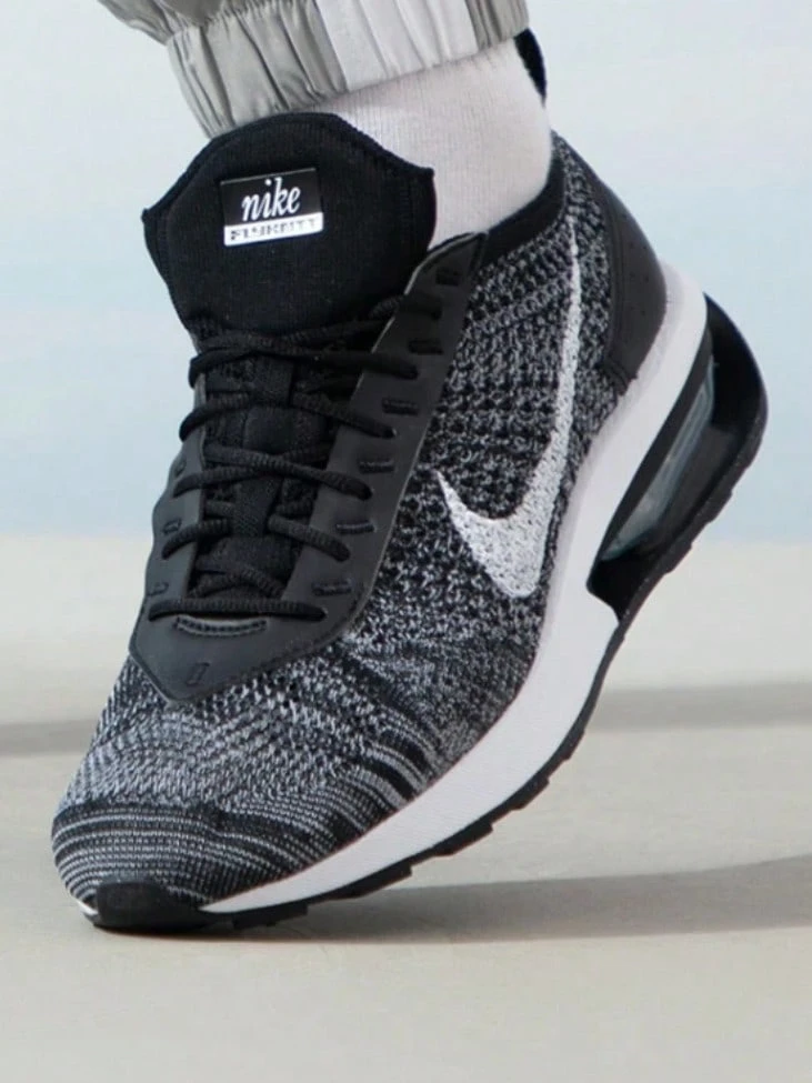 Zapatillas de running Nike Air Max Flyknit Racer de caña baja para hombre - Negro, gris y blanco - Ver 1