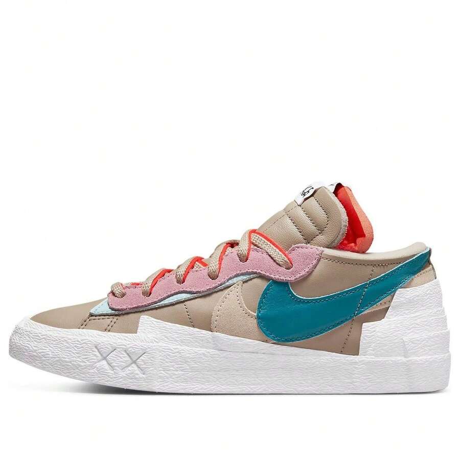Nike X Sacai X KAWS Blazer Low 'Reed' - 米色 - 查看 1