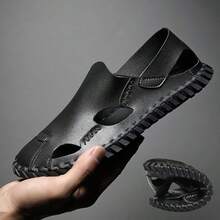 Sandalias y chanclas de hombre para el verano: calzado resistente para exteriores, ideal para conducir, con suelas gruesas, antideslizantes e impermeables. Novedades. - Negro - Ver 3
