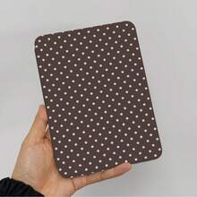 1 chiếc ốp bảo vệ màu cà phê chấm bi, phù hợp với Kindle thế hệ thứ 10, Kindle thế hệ thứ 11, Kindle Paperwhite 5, ốp bảo vệ sách điện tử có chức năng tự động bật/tắt màn hình, nhẹ và tiện lợi, vừa vặn hoàn hảo để bảo vệ thiết bị đọc sách của bạn, món quà lãng mạn. - Nhiều màu - Xem 13