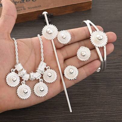 Set de 5 piezas de joyería de color plateado con colgante de bola hueca clásica, que incluye aretes, anillo, pasador para el cabello, pulsera y collar, para uso diario de mujeres de Oriente Medio y África, regalo de cumpleaños