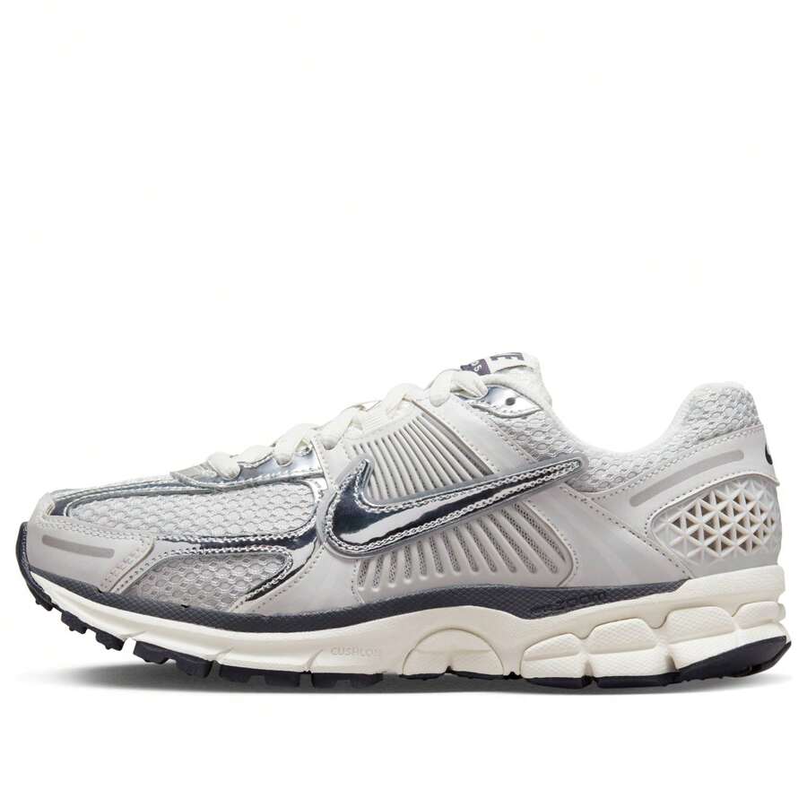 (WMNS) Nike Air Zoom Vomero 5 'Photon Dust Metallic Silver' - 彩色 - 查看 1